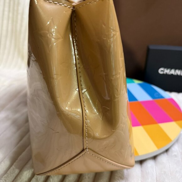 Louis Vuitton Vernis Wilshire Handbag - Picture 4 of 10